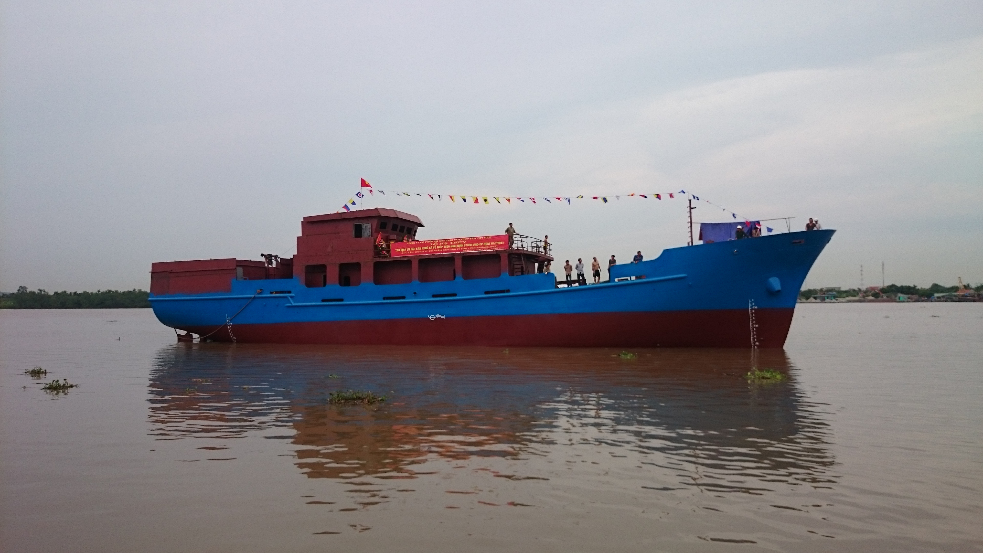 FISHIPCO hạ thủy tàu Dịch vụ Hậu cần nghề cá vỏ thép theo Nghị định 67/2014/NĐ-CP ngày 07/7/2014