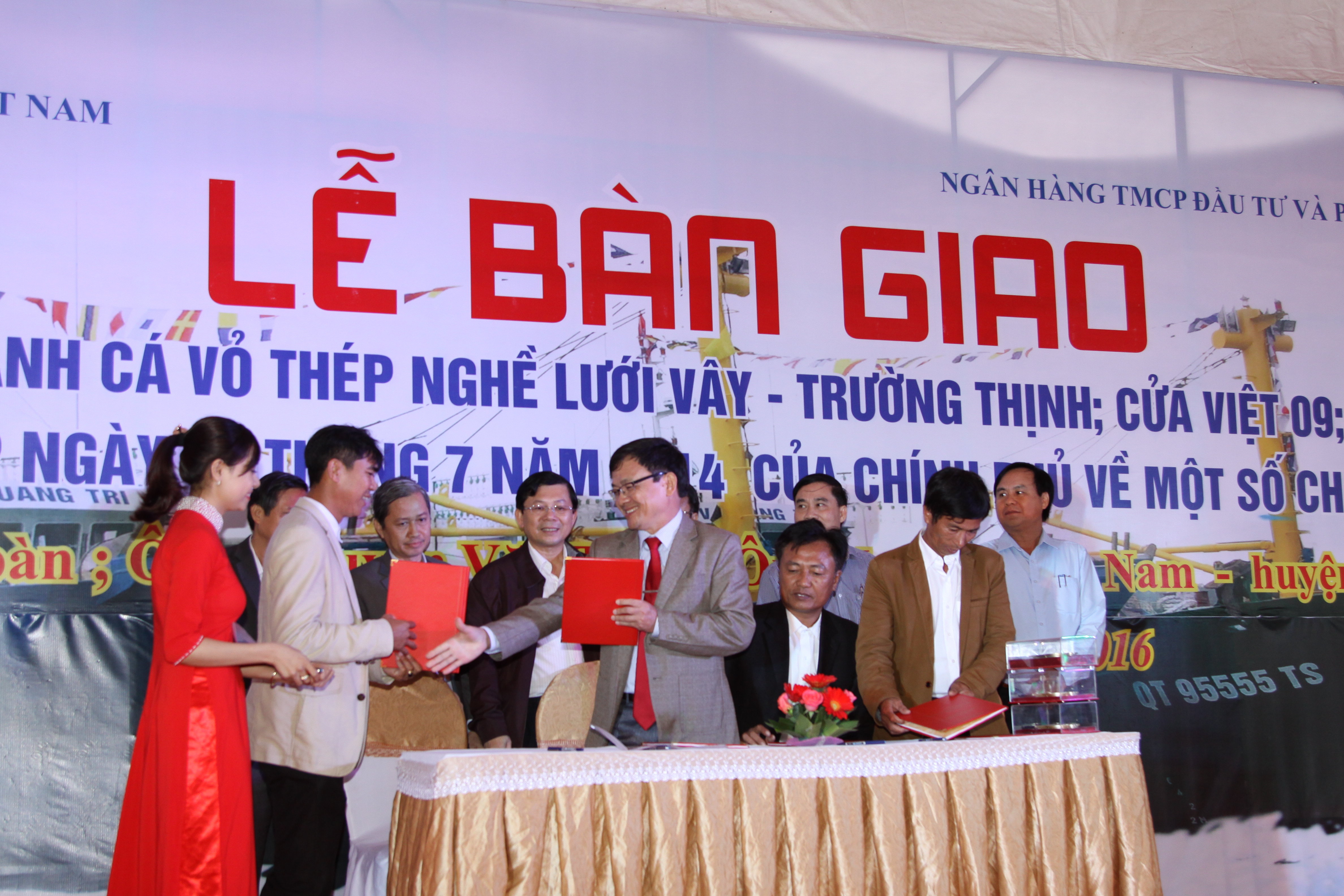 Ngày 25/11/2016 tại Cảng cá Cửa Việt, tỉnh Quảng trị Fishipco & BIDV Quảng Trị Bàn giao 03 tàu đánh cá vỏ thép nghề lưới vây cho ngư dân huyện Gio Linh Quảng Trị