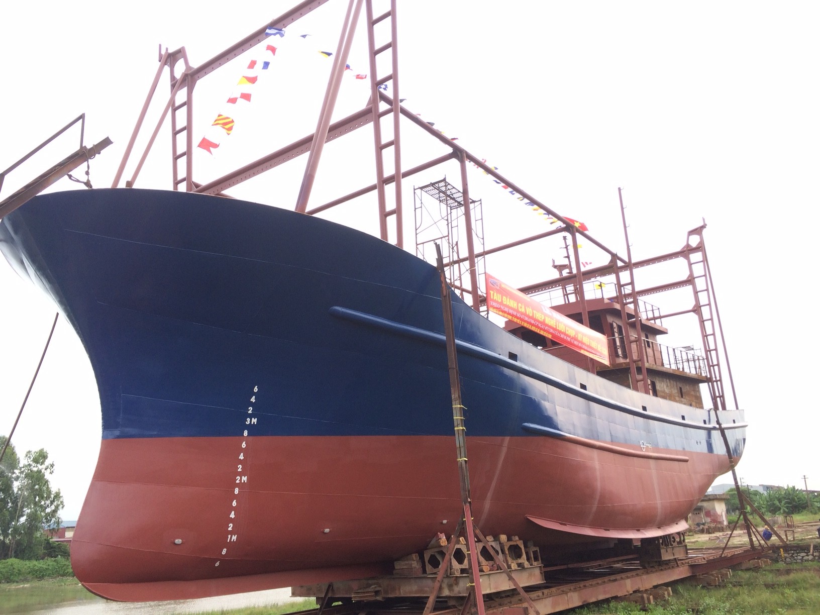 Hạ thủy tàu đánh cá vỏ thép nghề lưới chụp 850HP (Ký hiệu thiết kế LC34) theo Nghị định 67/2014/NĐ-CP ngày 07/7/2014 của Chính Phủ